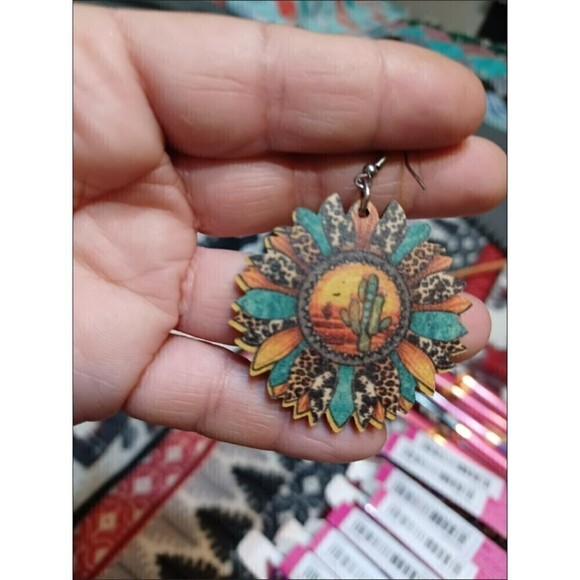 New - Southwest Sunflower Shaped Wooden Earrings - Picture 6 of 6